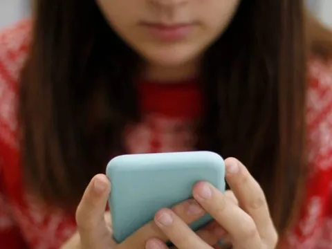 Đăng ảnh 'con nợ' lên mạng xã hội có phạm luật không?