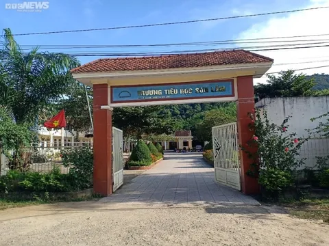 Phụ huynh vác dao xông vào trường dọa chém giáo viên ở Hà Tĩnh