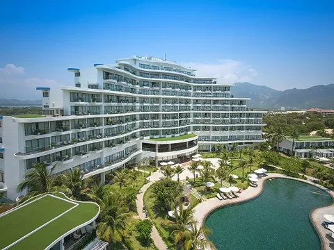 Kỳ nghỉ 5 sao cùng bữa sáng trong hồ bơi tại resort ven biển