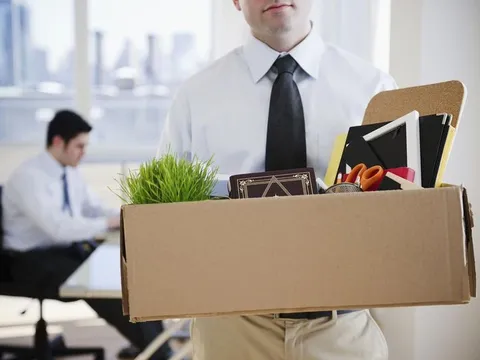 Nghỉ ốm quá lâu có bị công ty đuổi việc không?