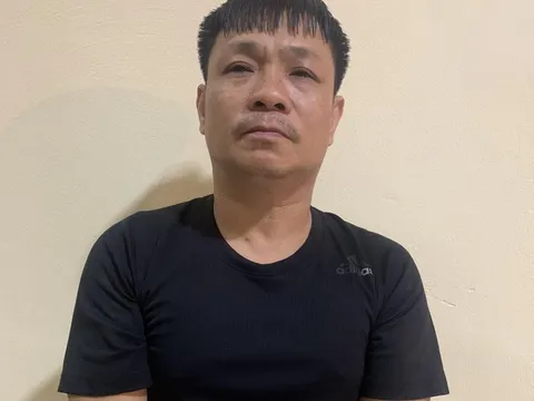 Tạm giữ hình sự đối tượng 'nổ' quen với lãnh đạo để lừa 'chạy án'