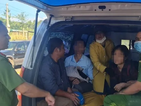 Giải cứu cháu bé 11 tuổi bị cha, mẹ nhốt nhiều ngày trong nhà