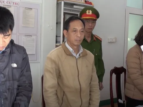 Quảng Nam: Bắt nguyên cán bộ nhận hối lộ trong đấu thầu giáo dục