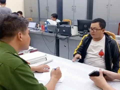 Khởi tố, bắt tạm giam đối tượng dùng súng giả cướp ngân hàng tại Đồng Nai