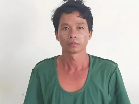 Tạm giữ tên trộm giật vô lăng của tài xế khiến xe khách lao xuống mương