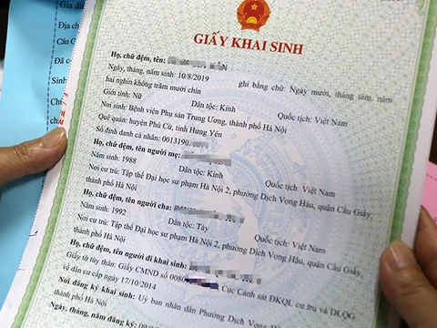 Mẹ chưa đủ 18 tuổi, có được đăng ký khai sinh cho con không?