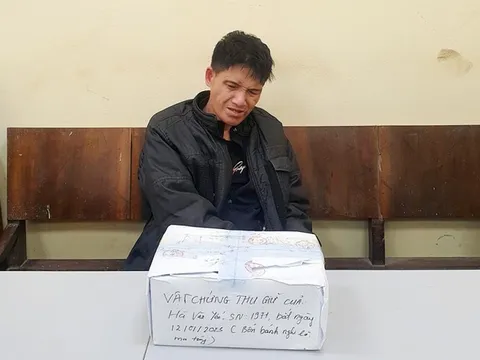 Bắt quả tang đối tượng mua bán trái phép chất ma tuý