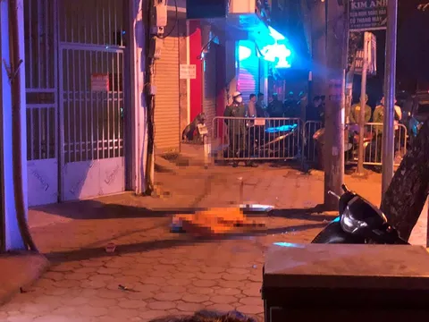 Nghi phạm đâm chết cô gái trên vỉa hè ở Hà Nội đã ra đầu thú