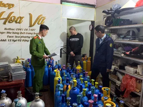 Phát hiện kho 'khí cười' cất giấu trong shop thời trang ở Hà Nội