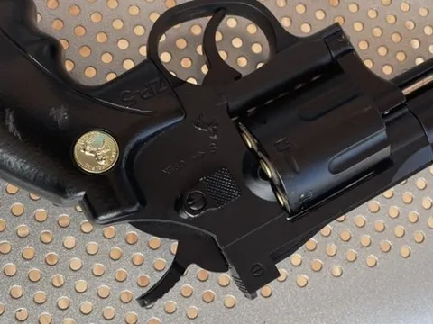 Khởi tố 3 đối tượng dùng súng giải quyết mâu thuẫn trên TikTok