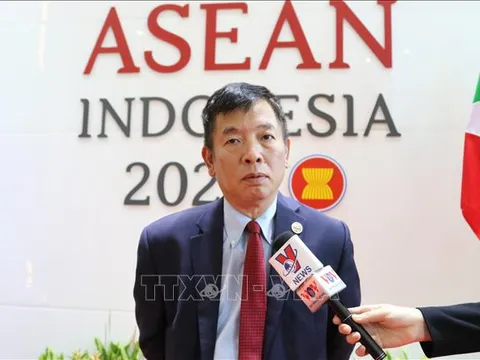 Việt Nam cùng ASEAN củng cố cộng đồng, vượt qua khó khăn và phát huy vị thế