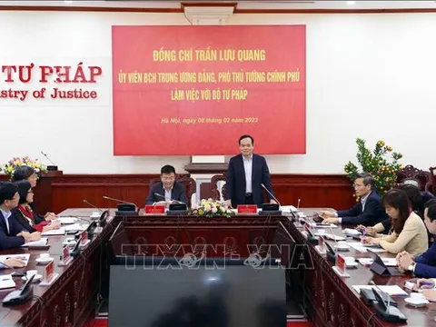 Phó Thủ tướng Trần Lưu Quang làm việc với Bộ Tư pháp