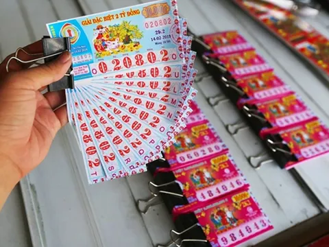 Chồng mua vé số, tiền trúng thưởng là tài sản riêng hay chung?