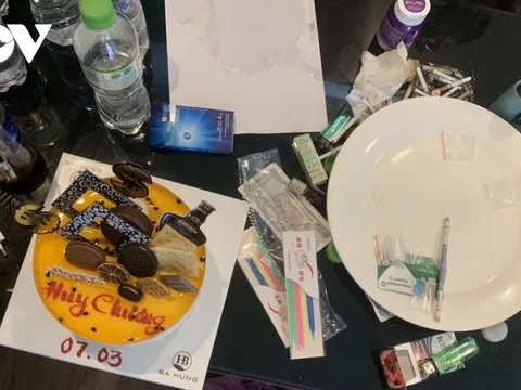 Bắt quả tang nhóm thanh niên mở tiệc ma túy mừng sinh nhật trong khách sạn