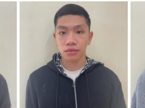 Hà Nội: Bắt nhóm đối tượng dùng liềm và dao tông đi cướp giữa đêm