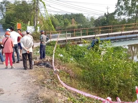 Phát hiện thi thể 2 nam thanh niên dưới kênh ở Tiền Giang