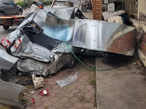 Trách nhiệm của tài xế container làm rơi cuộn tôn đè bẹp xe ô tô