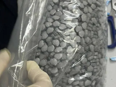 Bắt giữ 3 nữ tiếp viên Vietnam Airlines xách ma túy về Việt Nam