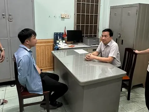 Khởi tố đối tượng dùng xăng khống chế cháu bé 4 tuổi để đòi nợ