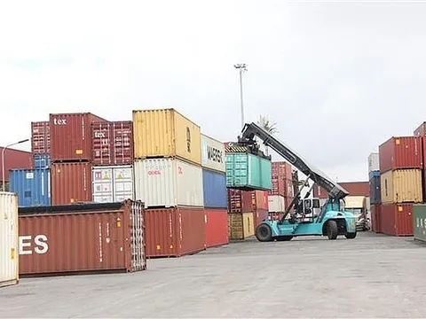 Tăng cường kiểm tra, giám sát hàng quá cảnh, tạm nhập tái xuất để ngăn ngừa buôn lậu, gian lận