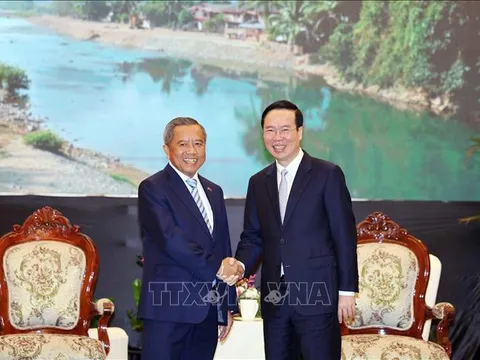 Chủ tịch nước Võ Văn Thưởng tiếp Chủ tịch Hội Hữu nghị Lào-Việt Nam