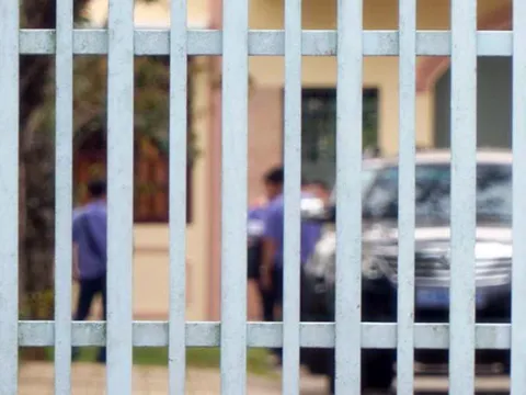 Đội trưởng Trại tạm giam ở Cần Thơ bị bắt vì cho phạm nhân dùng điện thoại