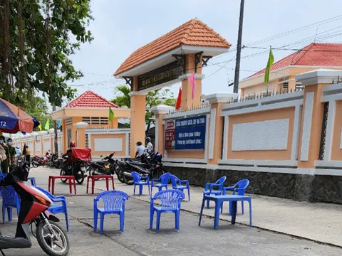 Nam sinh lớp 9 đâm tử vong thanh niên trước cổng trường