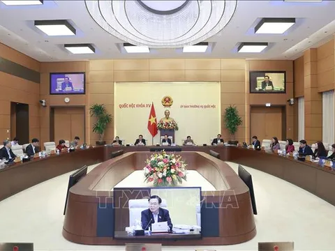 Bế mạc Phiên họp chuyên đề pháp luật tháng 4