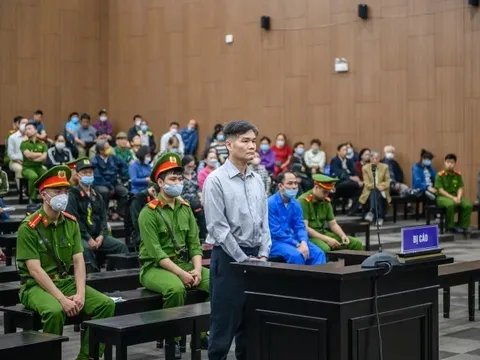 'Tiến sĩ dạy làm giàu' lừa 576 tỷ đồng bị tuyên án tù chung thân