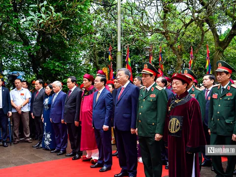 Chủ tịch nước Võ Văn Thưởng dâng hương tưởng nhớ các vua Hùng