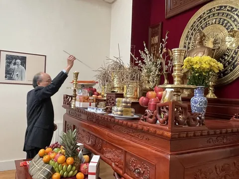 Đại sứ quán Việt Nam tại Pháp tưởng nhớ các Vua Hùng