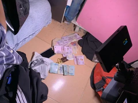 Bắt nhóm thanh niên trộm dây chuyền vàng 400 triệu đồng trong xe ô tô