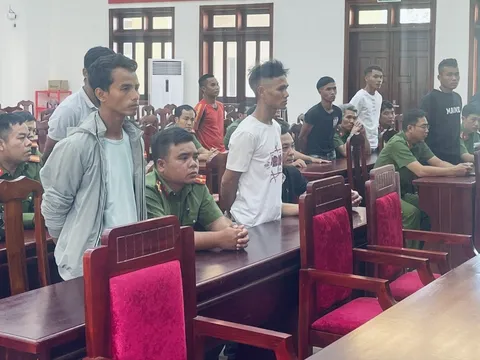 Khởi tố 10 đối tượng có hành vi hủy hoại tài sản tại Đắk Lắk