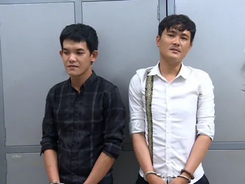 Bắt 2 đối tượng vi phạm nồng độ cồn, dùng dao uy hiếp cảnh sát giao thông