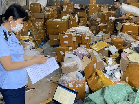 Hà Nội: Phát hiện kho hàng hơn 28.000 sản phẩm mỹ phẩm, đồ gia dụng lậu