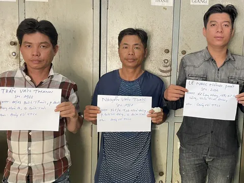 Bắt 3 đối tượng cầm hung khí đập phá đám cưới ở TP.HCM