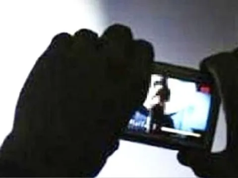 Thanh niên 17 tuổi dùng ảnh nóng tống tiền bạn đồng giới