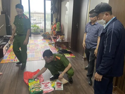 Bắt quả tang 2 vợ chồng sản xuất, buôn bán số lượng lớn mì chính và hạt nêm giả