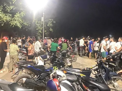 Nghệ An: Chồng đâm vợ nguy kịch rồi phóng hỏa đốt nhà hàng xóm