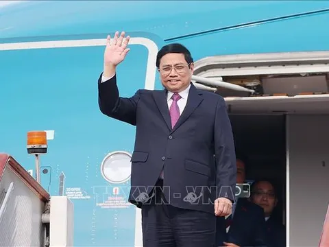 Thủ tướng tới Bắc Kinh, bắt đầu thăm chính thức Trung Quốc và dự hội nghị WEF