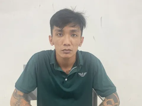 Khởi tố, bắt tạm giam đối tượng mang xăng đốt nhà con nợ