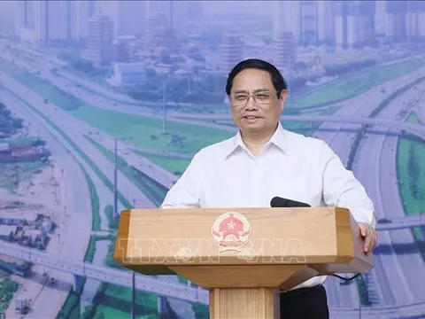Thủ tướng: Quyết liệt gỡ nút thắt về giải phóng mặt bằng và nguyên vật liệu xây dựng