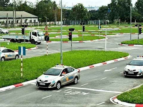 Những chính sách mới có hiệu lực từ tháng 8/2023: Tăng lệ phí sát hạch lái xe