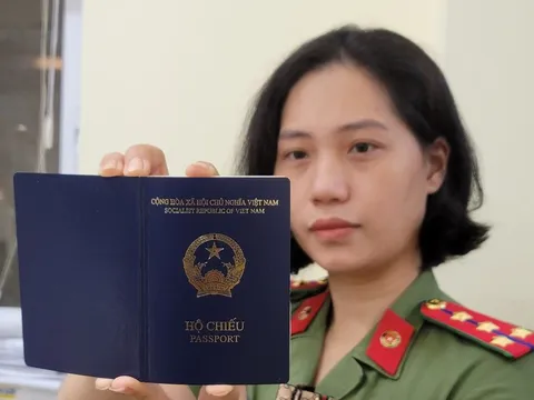 Từ 15/8, thêm mẫu hộ chiếu mới