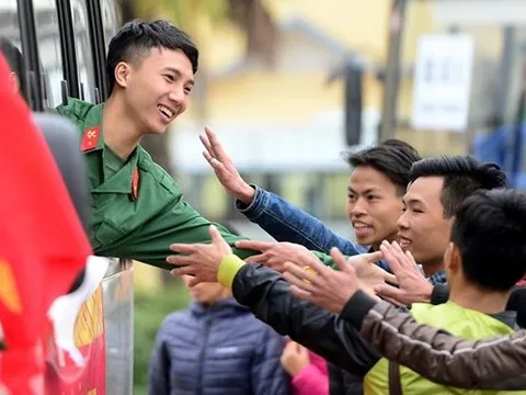 Nhà có con sinh đôi, phải đi nghĩa vụ quân sự cùng lúc hay không?