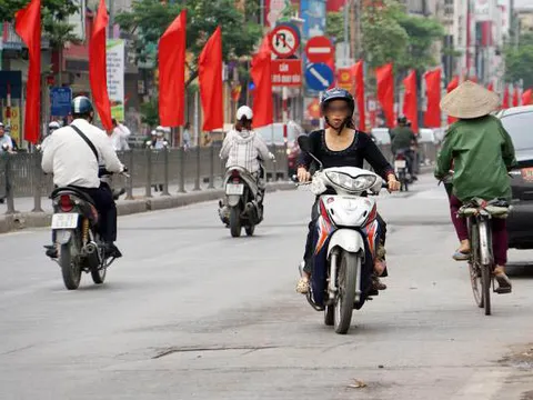 Từ năm 2023, xe máy đi ngược chiều bị xử phạt bao nhiêu?