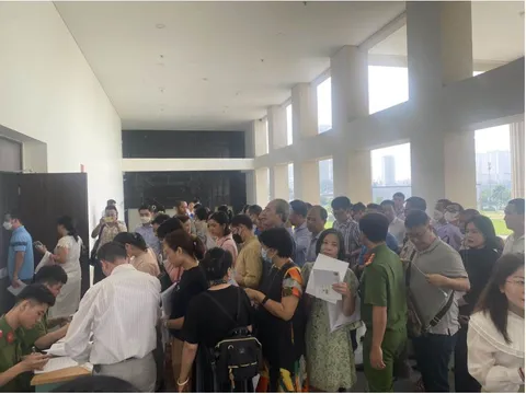 Hàng trăm bị hại đến dự phiên xử 'đại gia điếu cày' Lê Thanh Thản