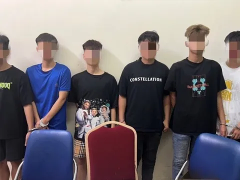 Hà Nội: Tạm giữ nhóm đối tượng mang hung khí đi giải quyết mâu thuẫn