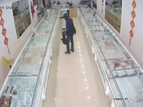 Truy bắt đối tượng dùng búa cướp tiệm vàng ở Hưng Yên