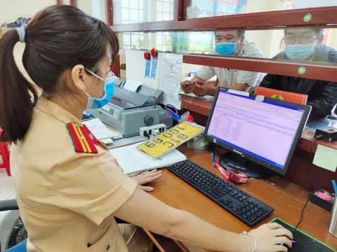 Biển số trúng đấu giá có được bán, cho tặng?